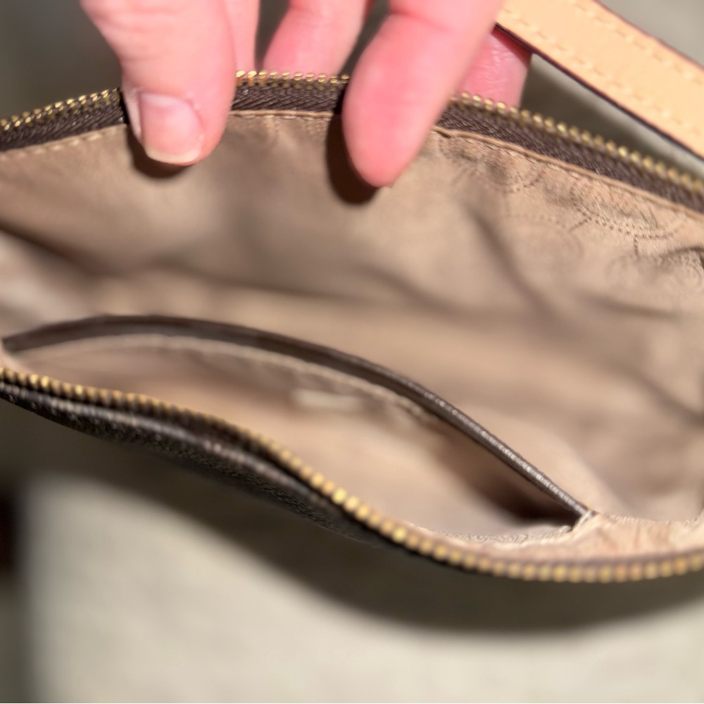 Michael Kors small purse - Picture 4 of 5